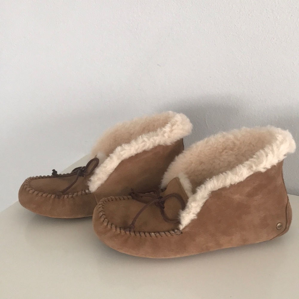 NWT Ugg Alena Slippers
